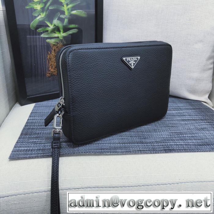 プラダ PRADA 2019-20秋冬トレンドファッション 最新秋冬トレンドをチェック ポーチ 秋冬流行りファション