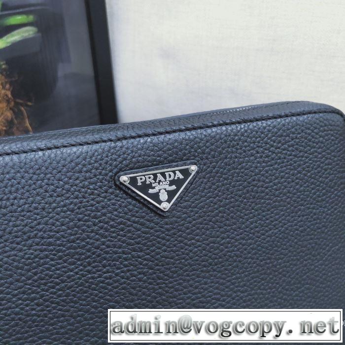 プラダ PRADA 2019-20秋冬トレンドファッション 最新秋冬トレンドをチェック ポーチ 秋冬流行りファション