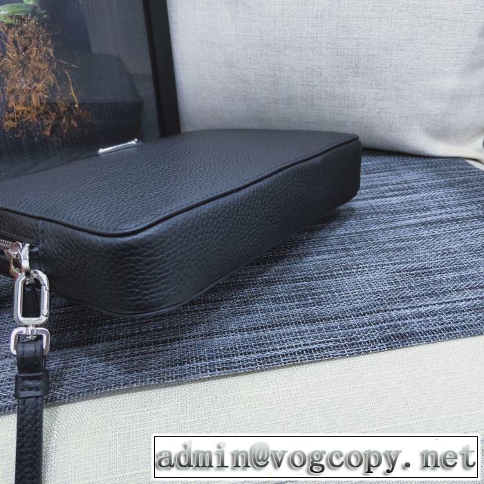 プラダ PRADA 2019-20秋冬トレンドファッション 最新秋冬トレンドをチェック ポーチ 秋冬流行りファション