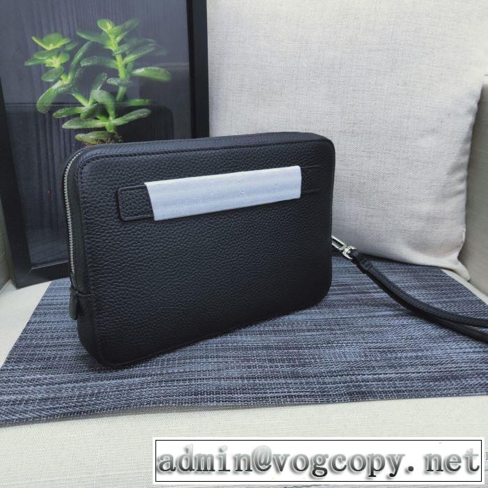 プラダ PRADA 2019-20秋冬トレンドファッション 最新秋冬トレンドをチェック ポーチ 秋冬流行りファション