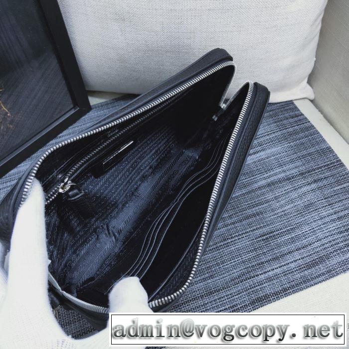 プラダ PRADA 2019-20秋冬トレンドファッション 最新秋冬トレンドをチェック ポーチ 秋冬流行りファション