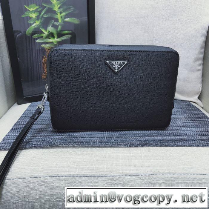 ポーチ 今年の流行りファション プラダ【2019秋冬トレンド】押さえておきたい  PRADA やっぱり優しい色 2色可選