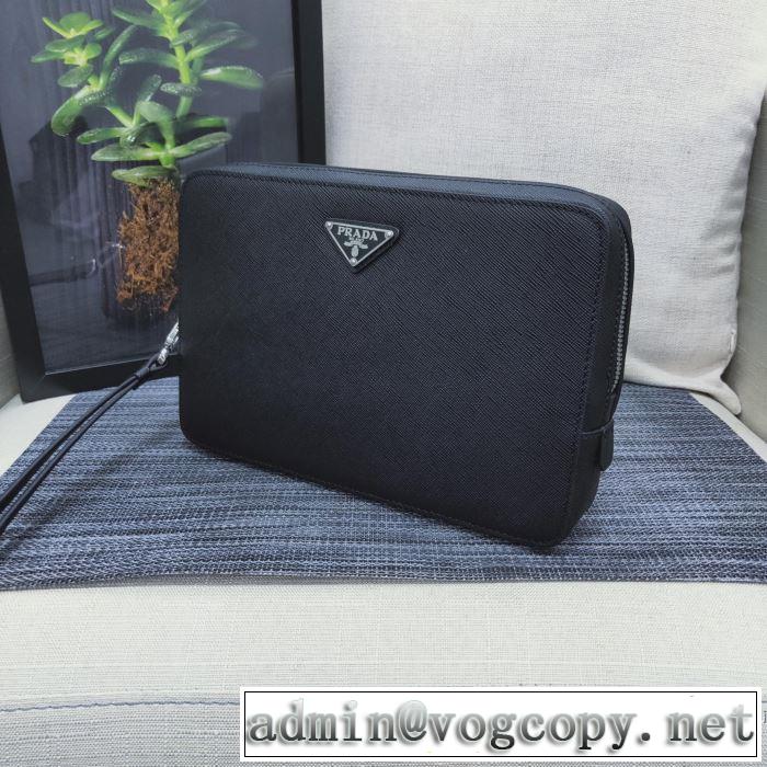 ポーチ 今年の流行りファション プラダ【2019秋冬トレンド】押さえておきたい  PRADA やっぱり優しい色 2色可選