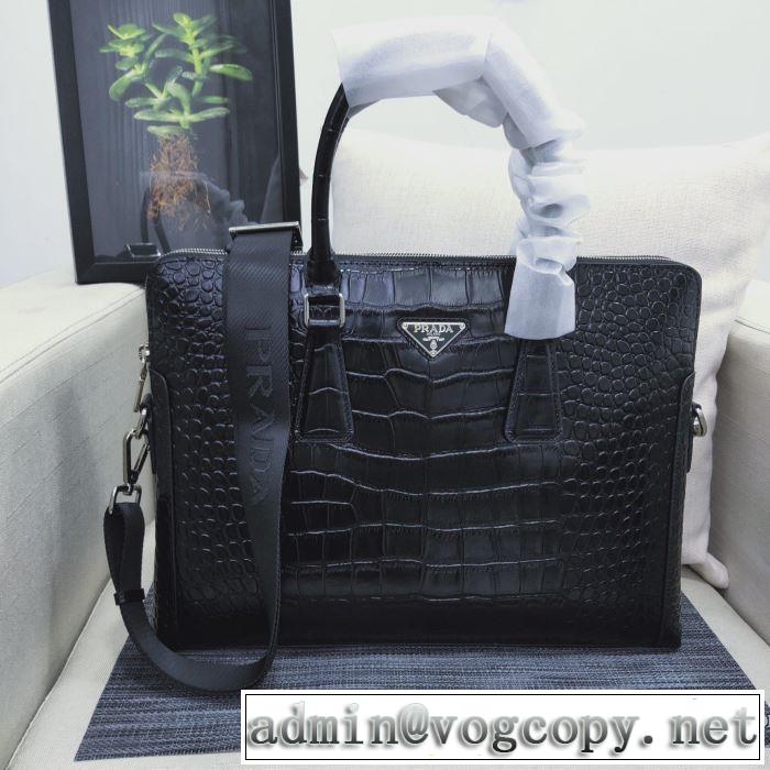 ビジネスバッグ 秋服コーデ2019年版  プラダ 秋にはやる最新作を先取り  PRADA 大胆なチェックの人気トレンド