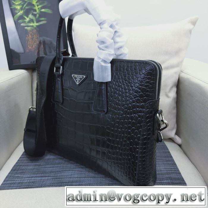 ビジネスバッグ 秋服コーデ2019年版  プラダ 秋にはやる最新作を先取り  PRADA 大胆なチェックの人気トレンド