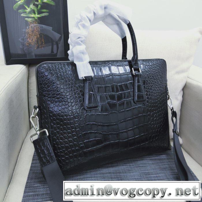 ビジネスバッグ 秋服コーデ2019年版  プラダ 秋にはやる最新作を先取り  PRADA 大胆なチェックの人気トレンド
