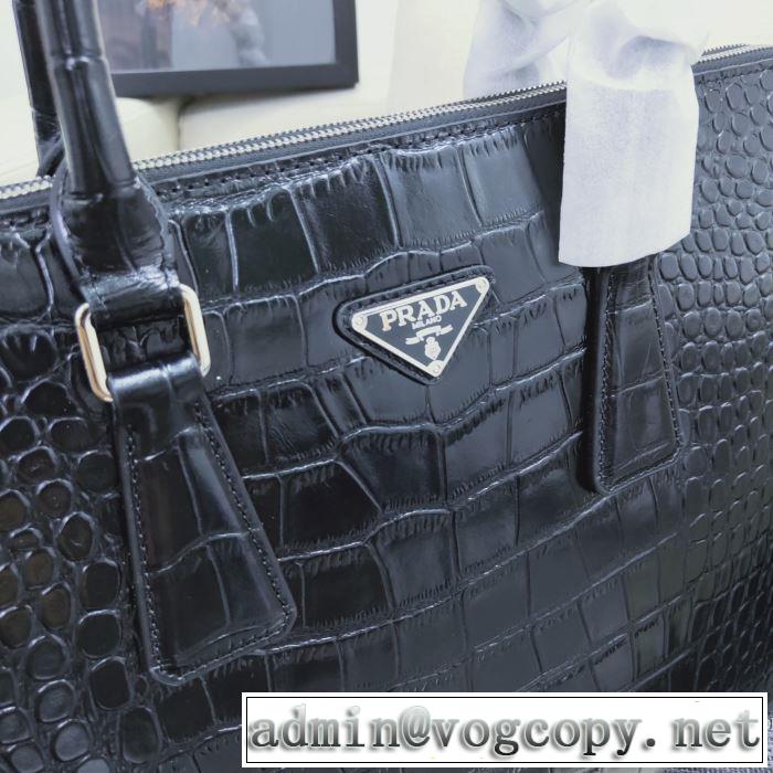 ビジネスバッグ 秋服コーデ2019年版  プラダ 秋にはやる最新作を先取り  PRADA 大胆なチェックの人気トレンド