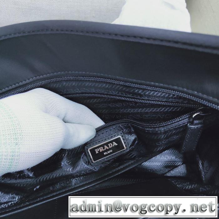 ハンドバッグ  人気ファッション雑誌でも掲載  プラダ 最重要！2019秋冬トレンド PRADA 最新トレンドコーデおすすめ