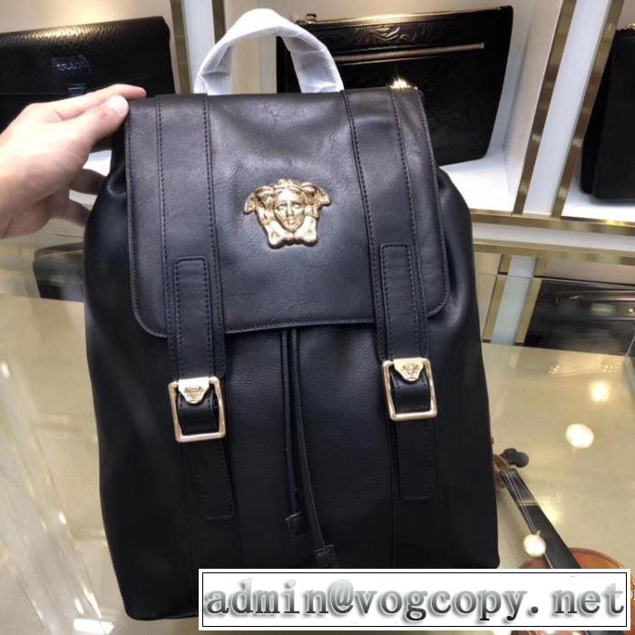リュック 《2019年》今、注目のストリート 人気夏ファションおすすめ ヴェルサーチVERSACE