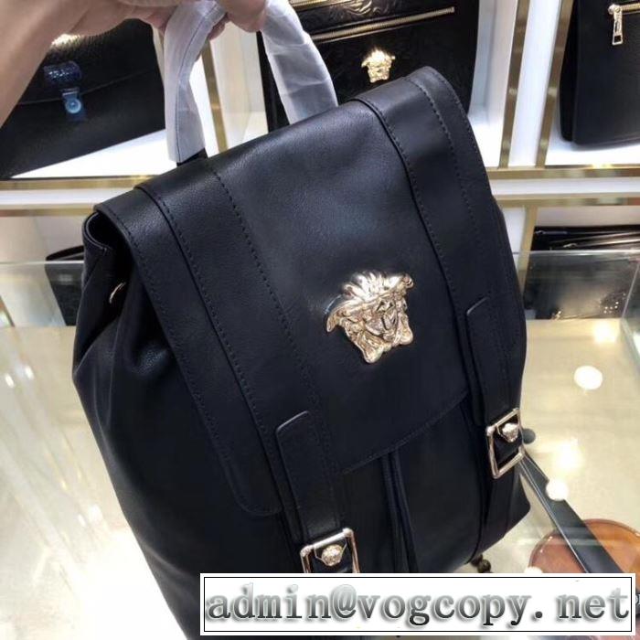 リュック 《2019年》今、注目のストリート 人気夏ファションおすすめ ヴェルサーチVERSACE