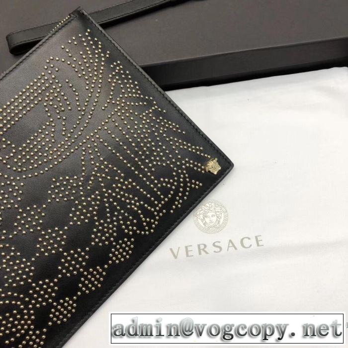 2019春夏人気トレンドアイテム 今季は特に注目ファション ヴェルサーチVERSACE ポーチ