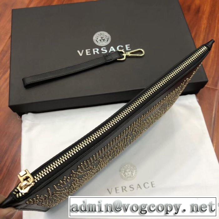 2019春夏人気トレンドアイテム 今季は特に注目ファション ヴェルサーチVERSACE ポーチ