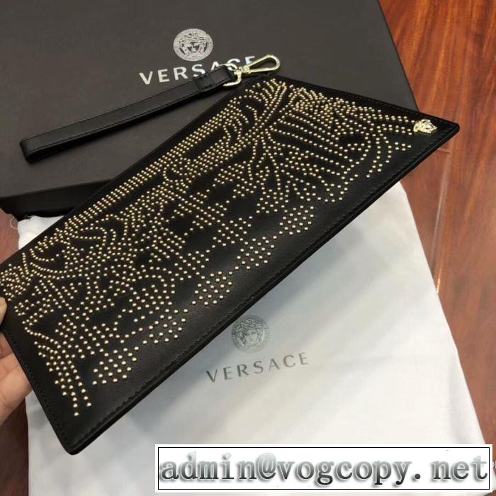 2019春夏人気トレンドアイテム 今季は特に注目ファション ヴェルサーチVERSACE ポーチ