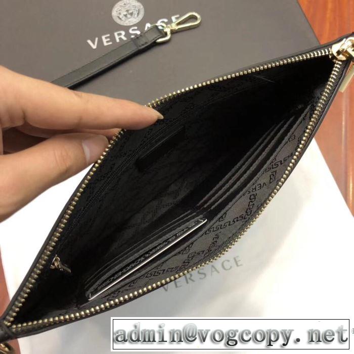 2019春夏人気トレンドアイテム 今季は特に注目ファション ヴェルサーチVERSACE ポーチ