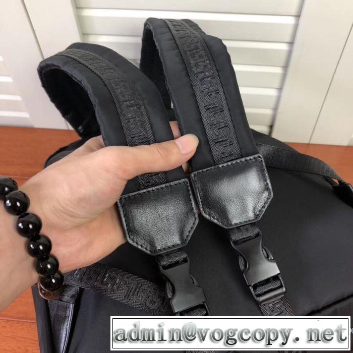 秋冬定番おすすめヴェルサーチコピーメンズバックパックVERSACE 手頃な価格に新商品 GOLD BAROCCO PRINT BACKPACK