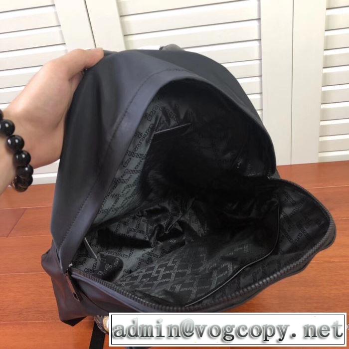 秋冬定番おすすめヴェルサーチコピーメンズバックパックVERSACE 手頃な価格に新商品 GOLD BAROCCO PRINT BACKPACK