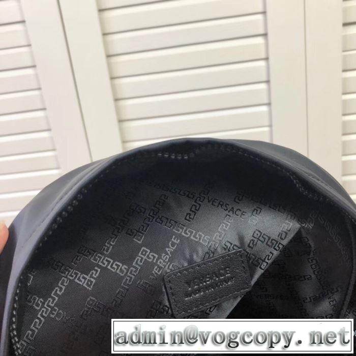 秋冬定番おすすめヴェルサーチコピーメンズバックパックVERSACE 手頃な価格に新商品 GOLD BAROCCO PRINT BACKPACK