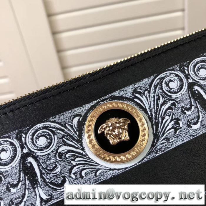 ヴェルサーチクラッチバッグメンズ　結婚式ビジネス用VERSACE 激安　LARGE BANDANA PRINT SAFFIANO LEATHER POUCH　