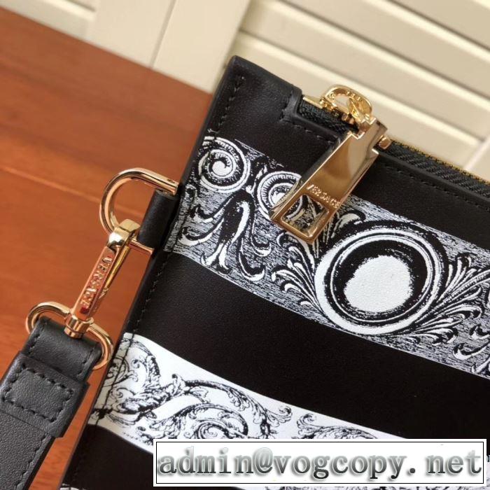 ヴェルサーチクラッチバッグメンズ　結婚式ビジネス用VERSACE 激安　LARGE BANDANA PRINT SAFFIANO LEATHER POUCH　