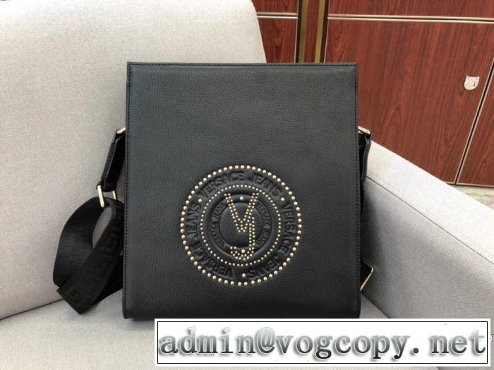 ショルダーバッグ  最新秋冬トレンドをチェック！2019-20秋冬 ヴェルサーチ 今年の流行りファション VERSACE 絶対おさえるべきカラーと最新