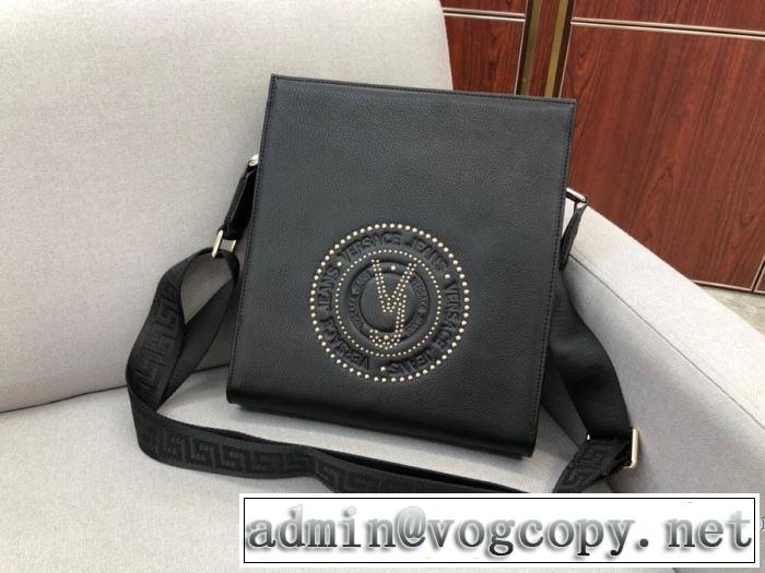 ショルダーバッグ  最新秋冬トレンドをチェック！2019-20秋冬 ヴェルサーチ 今年の流行りファション VERSACE 絶対おさえるべきカラーと最新