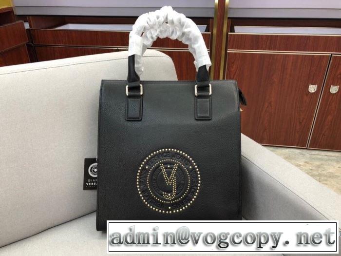 ヴェルサーチ やっぱり優しい色 VERSACE 【2019秋冬トレンド】押さえておきたい ハンドバッグ  サイズのよさを感じる新作