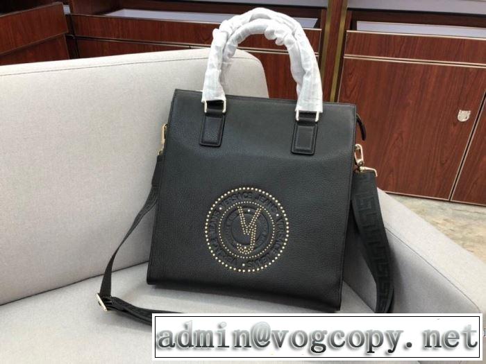 ヴェルサーチ やっぱり優しい色 VERSACE 【2019秋冬トレンド】押さえておきたい ハンドバッグ  サイズのよさを感じる新作
