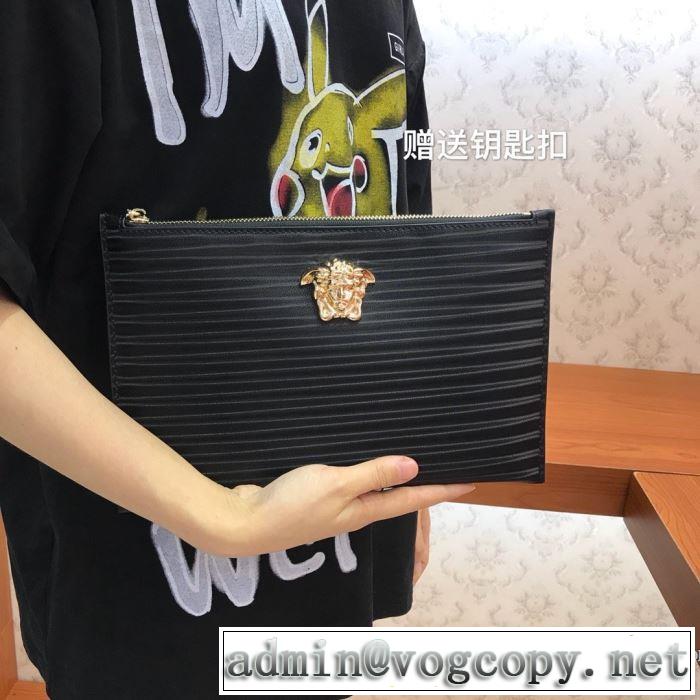 VERSACE  ファッション上級者向け ヴェルサーチ素敵続くトレンド ポーチ 2019秋冬トレンドデザイン