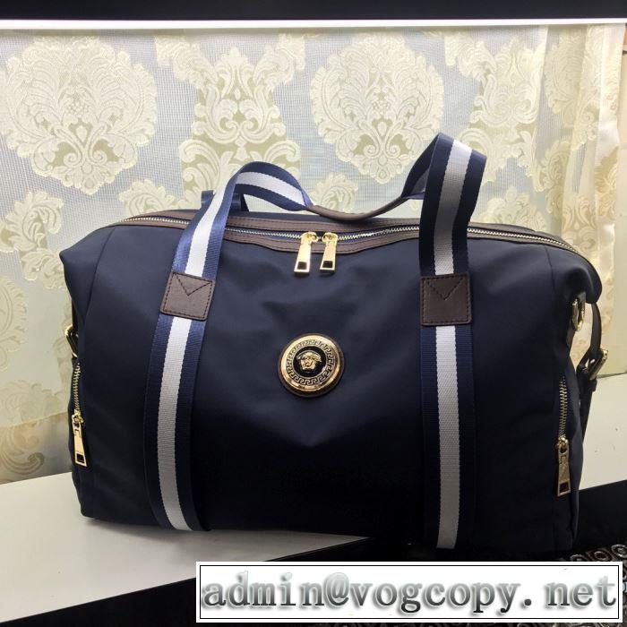 ヴェルサーチVERSACE カジュアルコーデオシャレ スーツケース もちろん相性抜群 速報！2019年秋ファッショントレンド