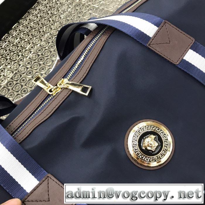 ヴェルサーチVERSACE カジュアルコーデオシャレ スーツケース もちろん相性抜群 速報！2019年秋ファッショントレンド