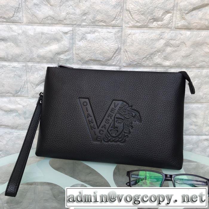 VERSACE  おしゃれさんはいち早く取り ヴェルサーチ2019秋、イチオシ上品 ポーチ 新作アイテムが今年流