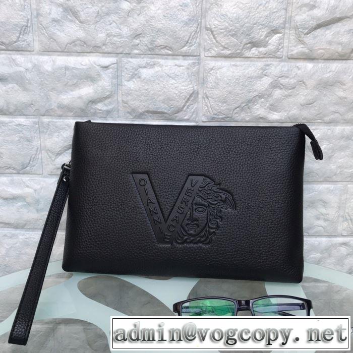 VERSACE  おしゃれさんはいち早く取り ヴェルサーチ2019秋、イチオシ上品 ポーチ 新作アイテムが今年流