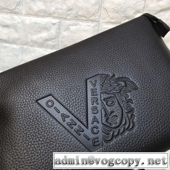 VERSACE  おしゃれさんはいち早く取り ヴェルサーチ2019秋、イチオシ上品 ポーチ 新作アイテムが今年流