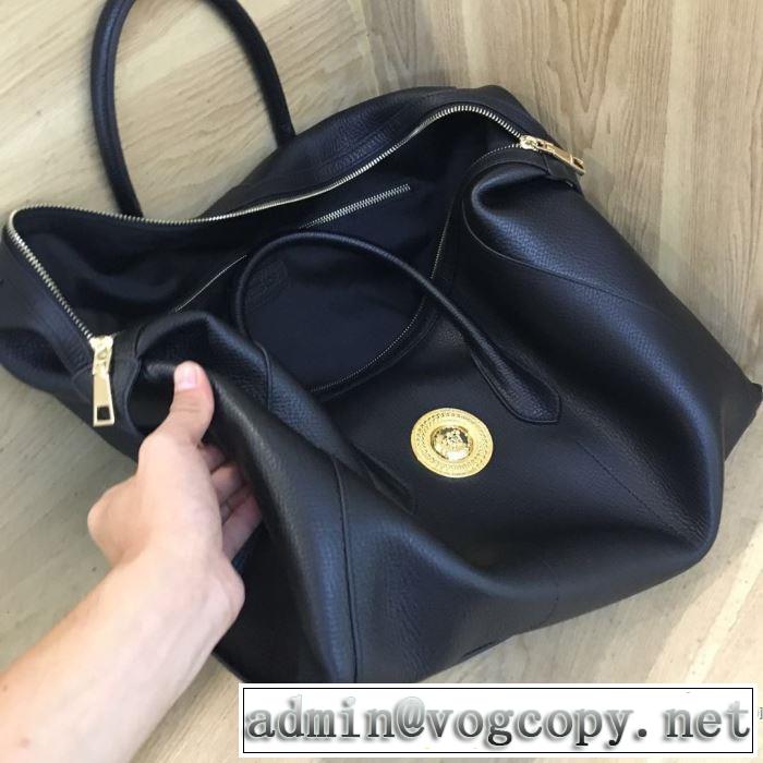 優しいのに存在感 ヴェルサーチファッショントレンドを早速チェック VERSACE ハンドバッグ 優しいのに存在感