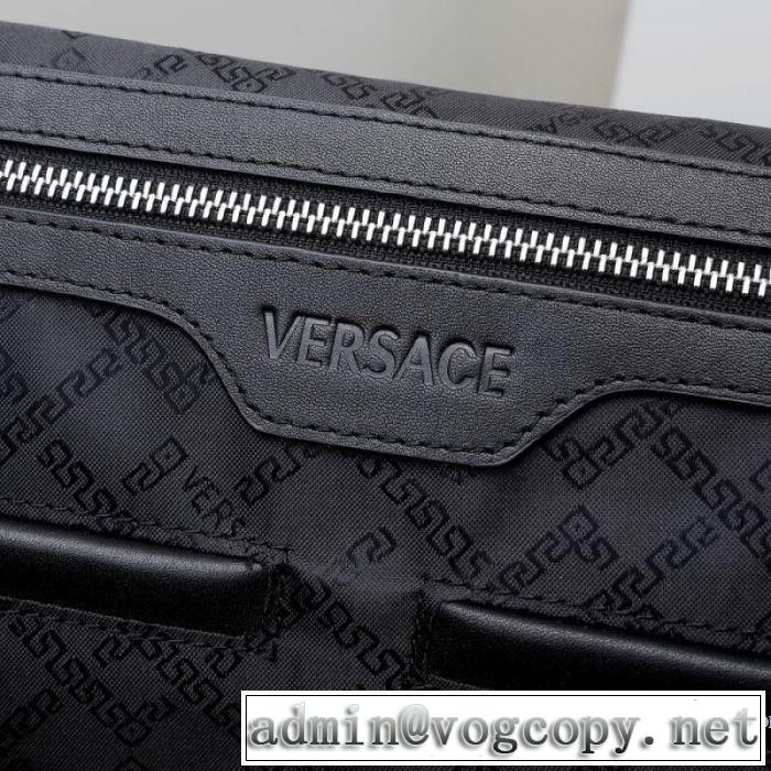VERSACE  今年の秋冬のトレンド激安セール ヴェルサーチ 2019?2020秋冬流行色紹介 ハンドバッグ  優しいのに存在感