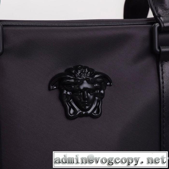 ハンドバッグ2019-20秋冬トレンドファッション  ヴェルサーチVERSACE 最新秋冬トレンドをチェック