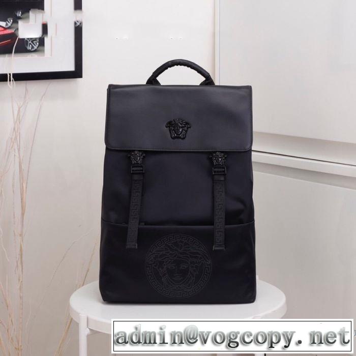 秋冬流行りファション ヴェルサーチ最新秋冬トレンドをチェック！2019-20秋冬 VERSACE リュック やっぱり優しい色