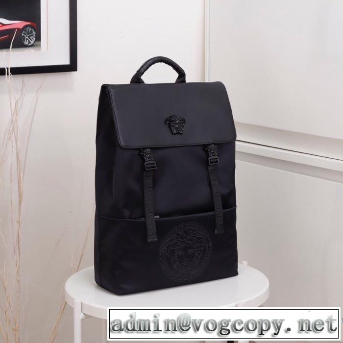秋冬流行りファション ヴェルサーチ最新秋冬トレンドをチェック！2019-20秋冬 VERSACE リュック やっぱり優しい色