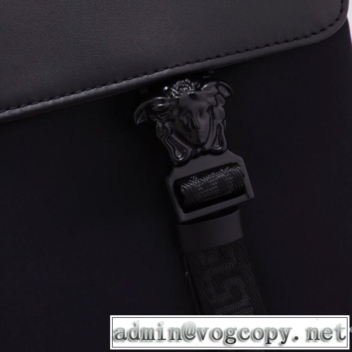 秋冬流行りファション ヴェルサーチ最新秋冬トレンドをチェック！2019-20秋冬 VERSACE リュック やっぱり優しい色