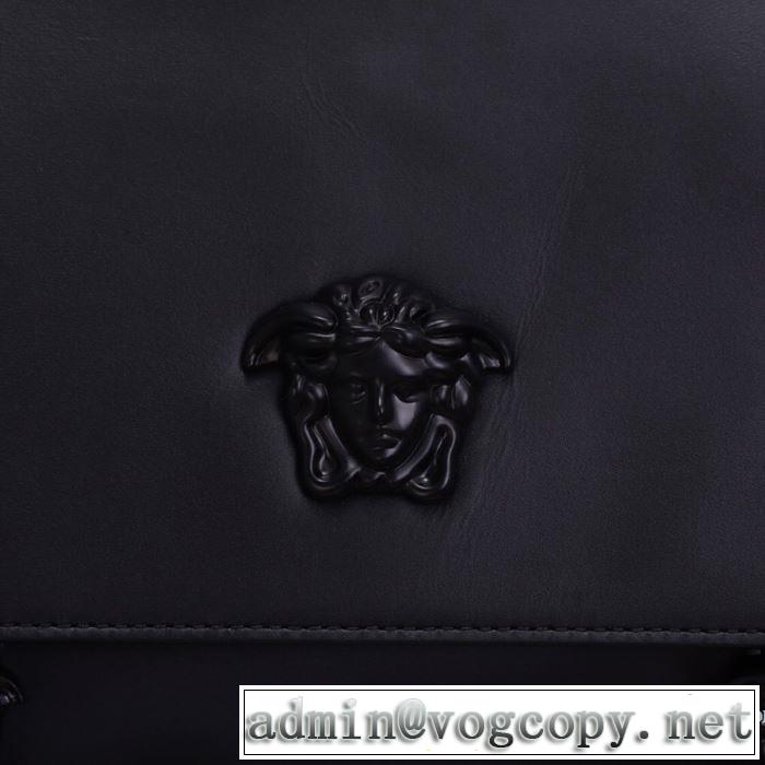 秋冬流行りファション ヴェルサーチ最新秋冬トレンドをチェック！2019-20秋冬 VERSACE リュック やっぱり優しい色