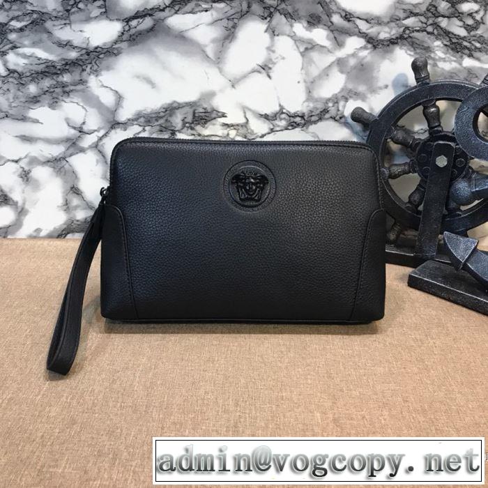 ポーチ 注目の秋ファッション一番 ヴェルサーチ2019秋冬トレンド押さえておきたい VERSACE 人気ブランドの秋冬新色