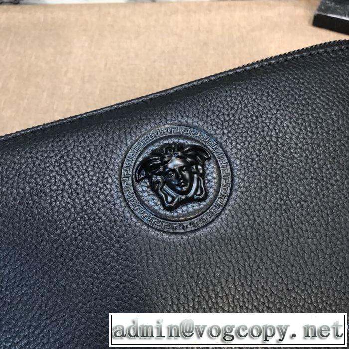 ポーチ 注目の秋ファッション一番 ヴェルサーチ2019秋冬トレンド押さえておきたい VERSACE 人気ブランドの秋冬新色