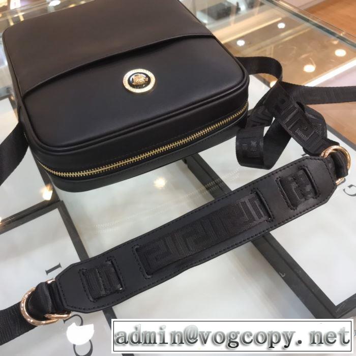 とにかく完璧ブランド新作 ヴェルサーチ秋服コーデ2019年版 VERSACE ショルダーバッグ 大胆なチェックの人気トレンド