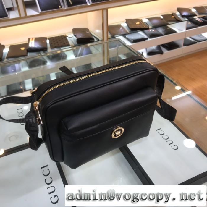 VERSACE 秋にはやる最新作を先取り ヴェルサーチ 2019秋冬トレンドアイテム ミニバッグ さわやかに新品おすすめ