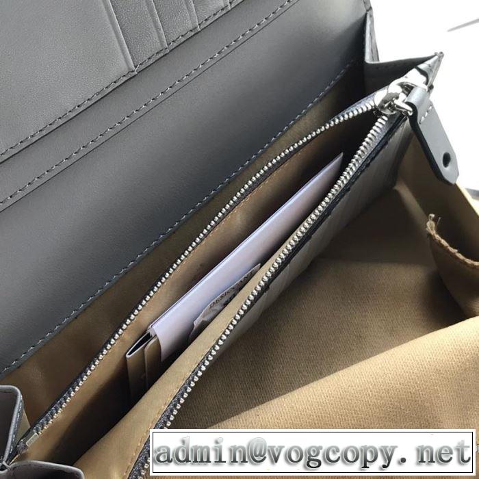 2色可選 財布/ウォレッ バーバリー BURBERRY 【2019春夏】最新コレクション 夏先に大活躍する