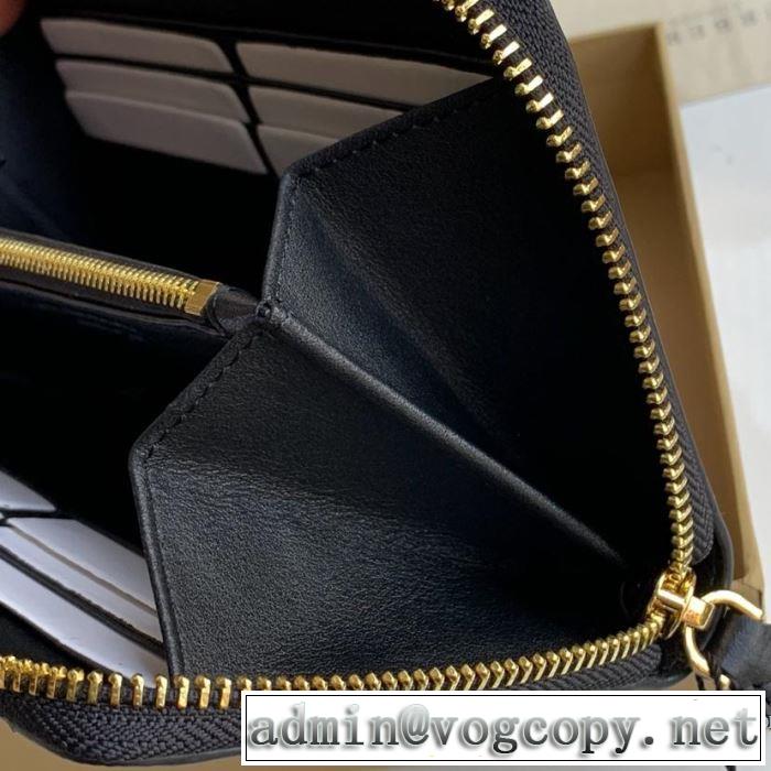 2019年春夏シーズンの人気 夏に良く似合うちょっと新品  バーバリー BURBERRY 財布/ウォレッ