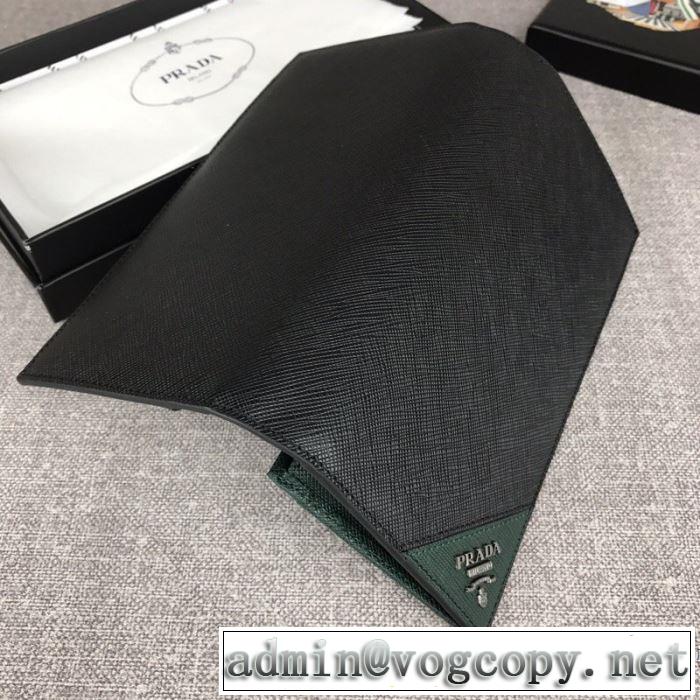 財布/ウォレット 2019-2020秋冬のファッション プラダ 今季トレンド新作はこれ PRADA  秋冬に大注目のカラー