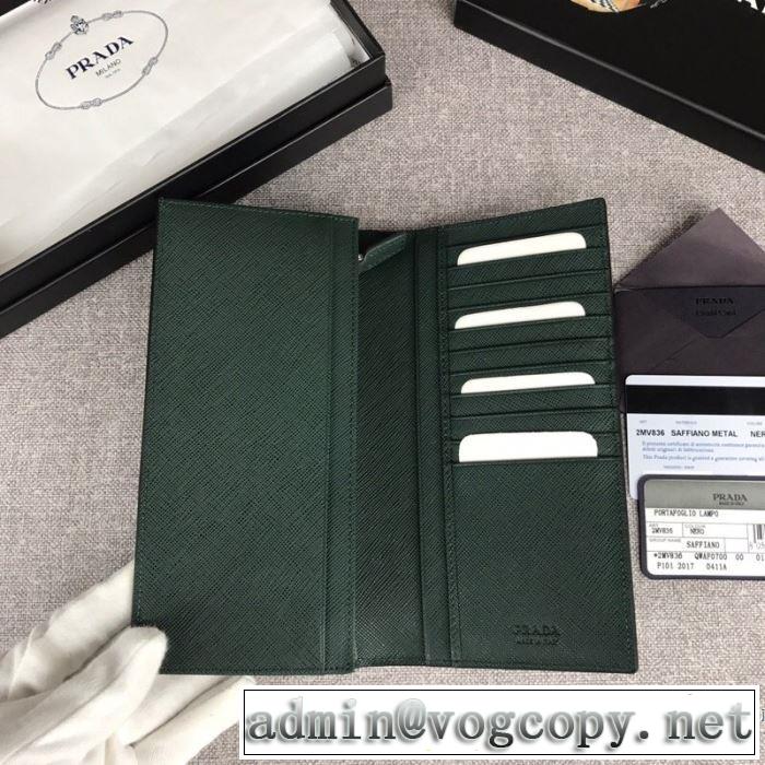 財布/ウォレット 2019-2020秋冬のファッション プラダ 今季トレンド新作はこれ PRADA  秋冬に大注目のカラー