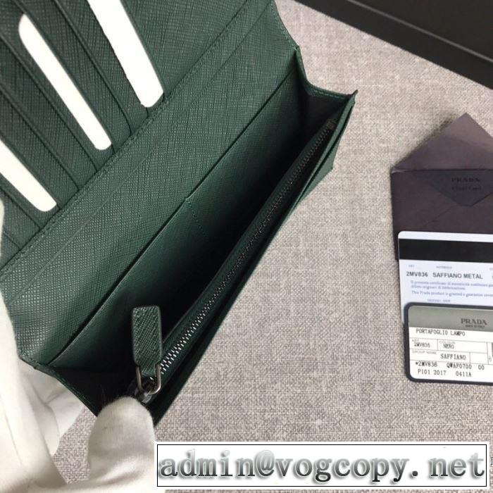 財布/ウォレット 2019-2020秋冬のファッション プラダ 今季トレンド新作はこれ PRADA  秋冬に大注目のカラー