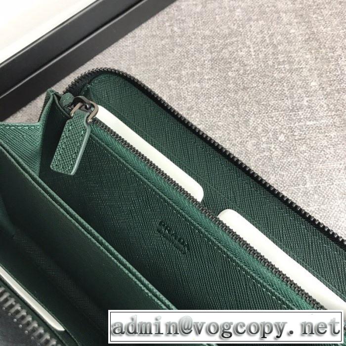 カジュアルコーデオシャレ プラダ PRADA優しい色味がかわいい  財布/ウォレット 速報！2019年秋ファッショントレンド